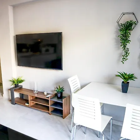 Hiyam's - Margarita Gardens Apartamento *